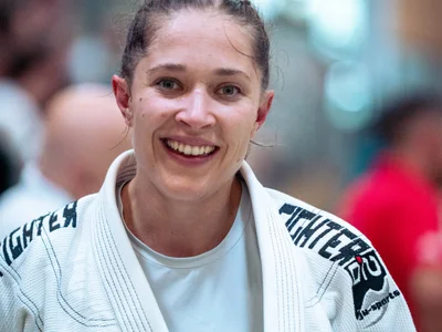In der Kampfsportart Ju-Jutsu hat Julia Paszkiewicz bereits in der Disziplin “Duo” internationale Erfolge gefeiert. Bei der Deutschen Meisterschaft 2026 durfte sie sich in der Disziplin “Fighting” über den 3. Platz freuen.