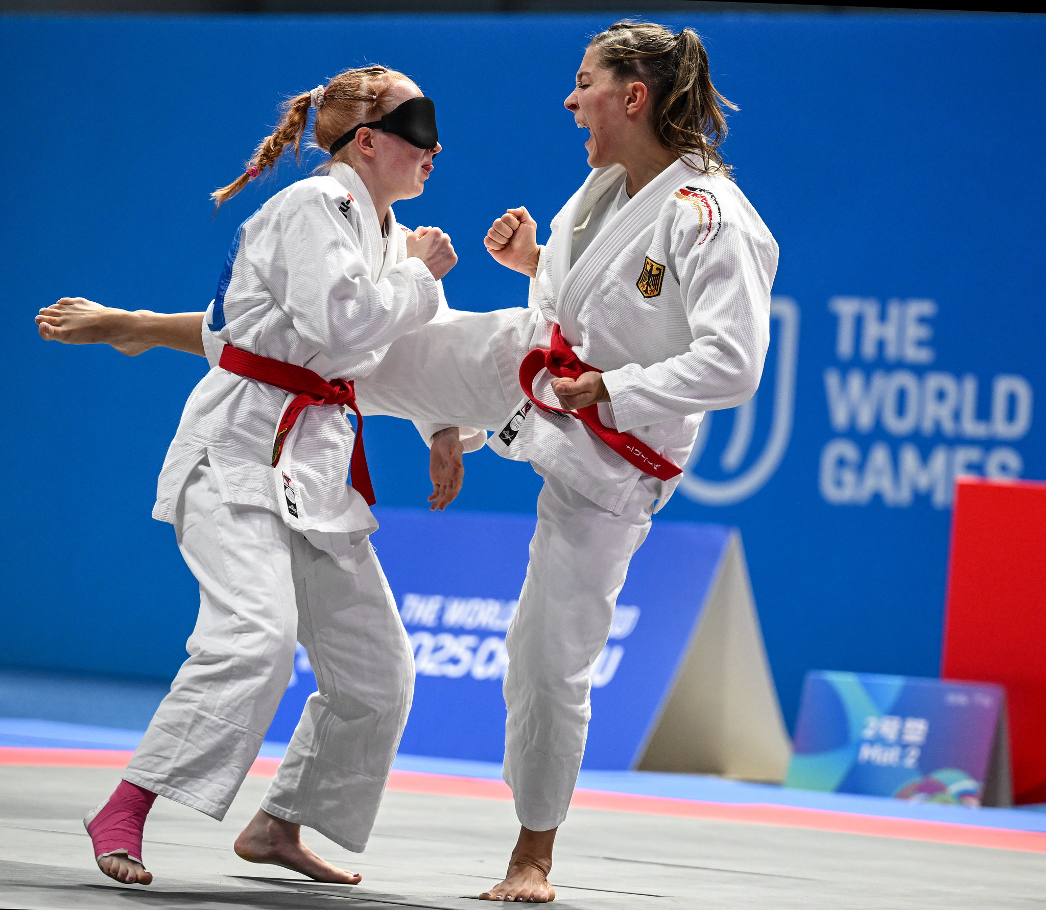 In der Klasse “Para Visual” sorgt eine Augenbinde bei den sehbeeinträchtigten Sportlerinnen und Sportlern für gleiche Bedingungen. Nike Hünecke (links) sicherte sich mit ihrer Partnerin Julia Paszkiewicz die Goldmedaille bei den World Games. In der Klasse “Para Visual” sorgt eine Augenbinde bei den sehbeeinträchtigten Sportlerinnen und Sportlern für gleiche Bedingungen. Nike Hünecke (links) sicherte sich mit ihrer Partnerin Julia Paszkiewicz die Goldmedaille bei den World Games.